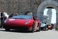 2日目、マルミを出発した一行は、斜塔で有名なピサへ。