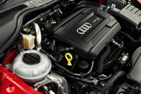 「TTロードスター」の2リッター直4直噴ターボエンジン。最高出力230psと最大トルク37.7kgmを発生する。