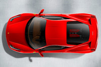 ミドには570psの心臓が鎮座。ガラス越しにその存在をアピールする。