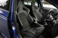 「ゴルフR」には、レザー／マイクロファイバーのレカロ製スポーツシートがオプション設定される。