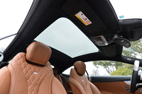 UVカット＆断熱機能付きのパノラミックルーフは、標準で与えられる。ただし、開閉機構は備わらない。