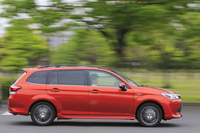 トヨタ・カローラ フィールダー ハイブリッドG“AEROTOURER”
    