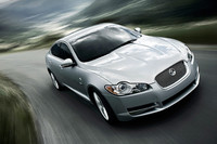 最強の“R”も！「ジャガーXF」、5リッター新エンジン搭載グレードを追加の画像