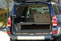 クリックすると座席が倒れる様がご覧になれます。