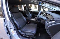 「ハイブリッドX」ではプライムスムースとファブリックのコンビシートが標準で装備される。