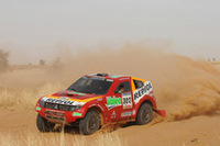 増岡の僚友、ステファン・ペテランセルも日を追うごとにポジションを上げてきた。