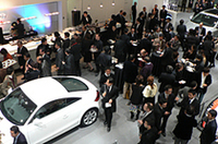 「アウディ・フォーラム東京」オープニングセレモニーで、「アウディR8」日本初公開の画像