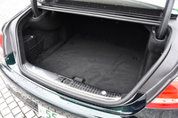 大きな開口部を持つトランクルーム。容量は400リッターが確保される。