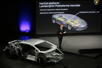 車両の重心位置に3個の加速度計と3個のジャイロスコープなどが設置され、CANバスを通じて、ESC、4WDシステム、マグネティックダンパー、可変ステアリングギアレシオ機構とリアルタイムで通信し、制御する。