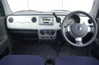 内装色は「ネイビーブルー」