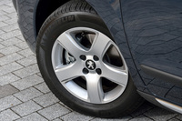 ホイールのサイズは16インチ。テスト車には、ミシュランの「ラティチュード ツアーHP」タイヤが装着されていた。