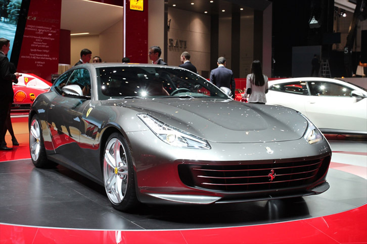 フェラーリGTC4ルッソ