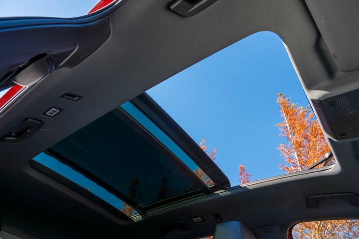 「ティグアンeTSI Rライン」の車両重量は1610kg。試乗車には電動パノラマスライディングルーフとHarman Kardonのプレミアムサウンドシステムからなる「ラグジュアリーパッケージ」が装備されており、車重は＋30kgの1640kgとなっていた。