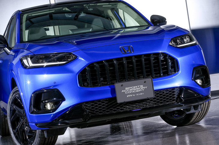 「ZR-V e：HEV SPORTS ACCESSORY CONCEPT」のフロントフェイス。つやのあるブラックで仕上げられた「フロントロアースカート」が目を引く。