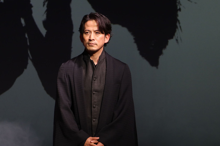 ディフェンダーのブランドアンバサダーに就任した俳優の岡田准一。