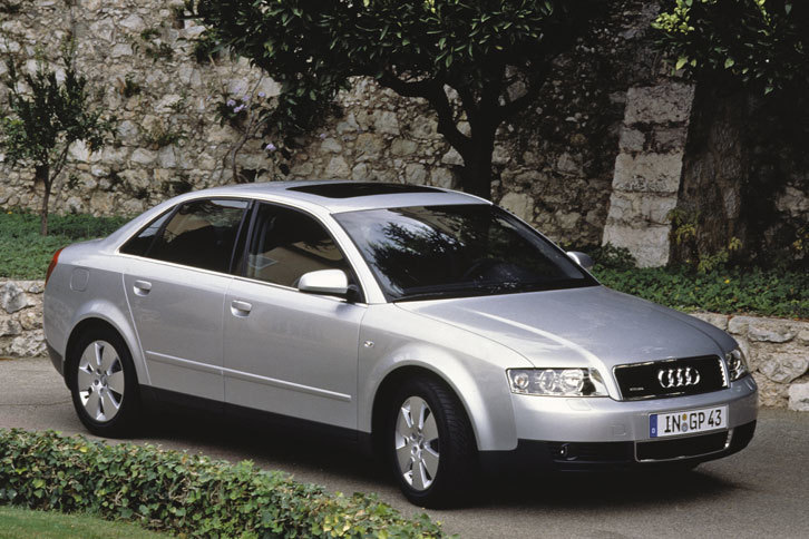 「アウディA4」
	「フォルクスワーゲン・パサート」の兄弟車として1994年にデビューした、アウディのDセグメントモデル。映画で使われているのは2代目のモデルにあたる。