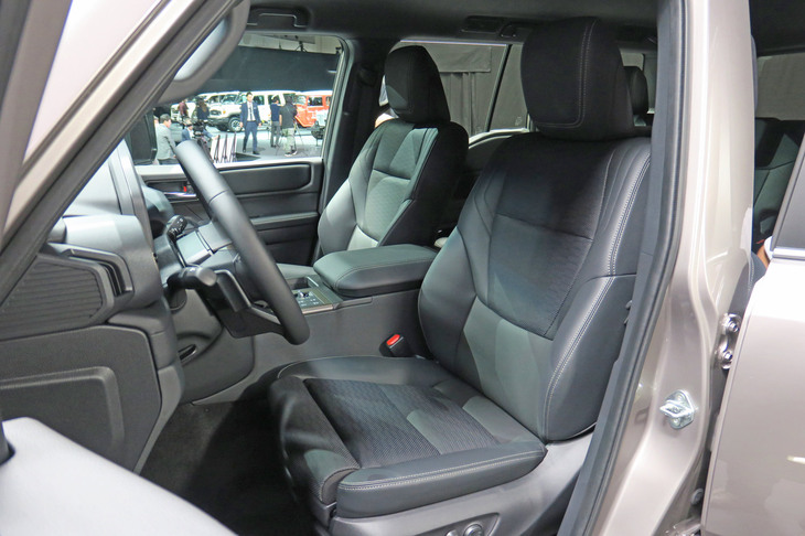 トヨタ・ランドクルーザー“250”（1列目シート）