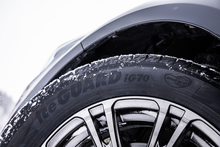 「アイスガード7」は、2002年に登場した「アイスガード」、2005年の「アイスガードブラック」、2008年の「アイスガードトリプル」、2010年の「アイスガードトリプルプラス」、2012年「アイスガード5」、2015年の「アイスガード5プラス」、そして2017年の「アイスガード6」に続くアイスガードシリーズの7世代目モデルとなる。