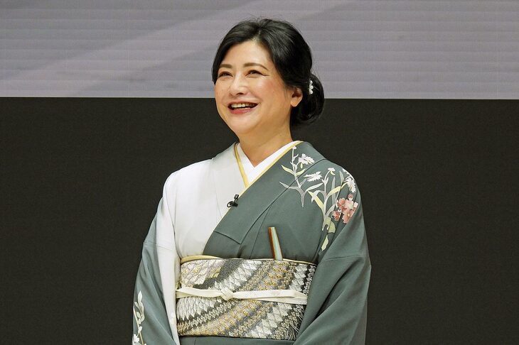 オーテック（現日産モータースポーツ＆カスタマイズ）に愛車の「シーマ」をレストアしてもらった伊藤かずえさん。シーマとのカーライフは今年で33年目に突入しているが、「免許を返納するまで乗り続けます！」と高らかに宣言した。