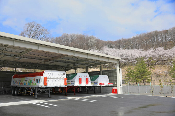 こちらは外部からの水素の受け入れ施設と、水素を運搬するトレーラー。水素の自己生産が始まったことで使用量は減ったものの、外部調達の水素も「P2Gシステム」の補助として今後も活用していくという。