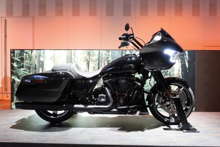 「ロードグライド／ストリートグライド」はともに400万円に迫る高級バイクだが、ハーレーダビッドソン ジャパンはその最新型で、オーナーを倍増させたいとしている。
