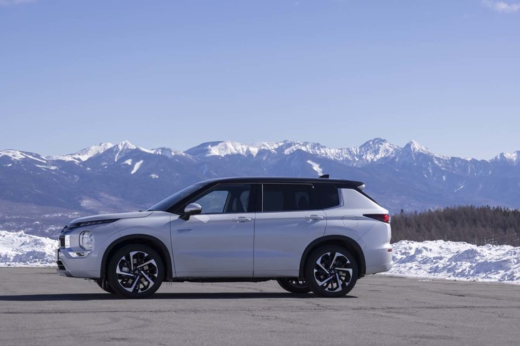 ボディーの全長は先代モデルよりも15mm大きい4710mm。ベルトラインが上がったことで全体の塊感が増している。