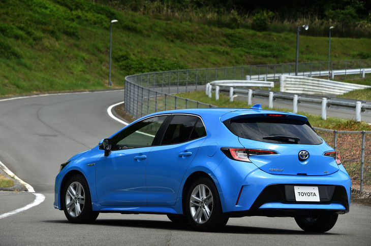 カタマリ感のあるデザインが表現されたリアビュー。