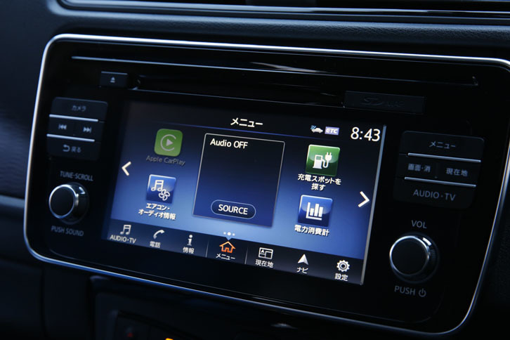 充電施設の場所は、ナビ画面で検索できる。日産によれば、2017年3月の時点で、急速充電器は全国に7108基、普通充電器は2万0727基設置されているとのこと。