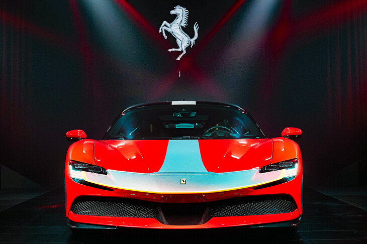 V8エンジンとモーターを組み合わせた1000PS級のスーパースポーツ「フェラーリSF90ストラダーレ」。今回はフェラーリを入り口に、“スーパーカーのデザインの未来”を考えてみた。