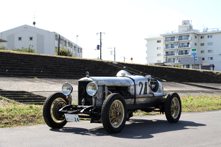 1929年「インヴィクタ4-1/2リッター」。1970～80年代にアメリカで製作されたボディーは、多摩川スピードウェイを走っていたころとまったく同じ形状ではないが、雰囲気は十分に伝わってくる