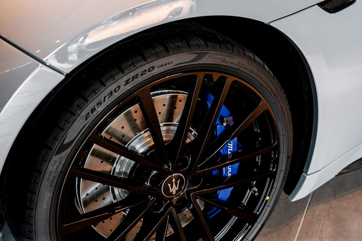 マセラティ・グランカブリオ トロフェオ（フロントホイール）