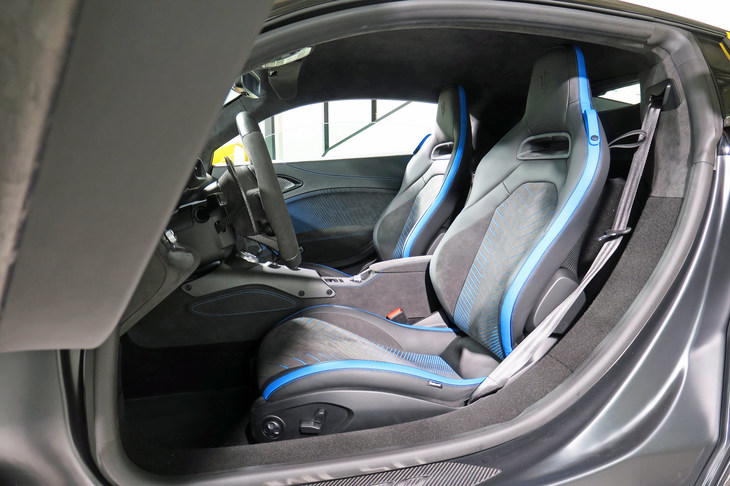 マセラティMC20（シート）