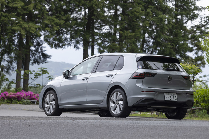 【フォルクスワーゲン・ゴルフTDIアクティブ アドバンスのスペック】
	ボディーサイズ：全長×全幅×全高＝4295×1790×1475mm／ホイールベース：2620mm／車重：1480kg／駆動方式：FF／エンジン：2リッター直4 DOHC 16バルブ ディーゼル ターボ／トランスミッション：7段AT／最高出力：150PS（110kW）/3000-4200rpm／最大トルク：360N・m（36.7kgf・m）/1600-2750rpm／タイヤ：（前）225/45R17 91W／（後）225/45R17 91W（ネクセン・エヌフィラ スポーツ）／燃費：20.8km/リッター（WLTCモード）／価格：450万8000円
	
	【取材時の燃費データ】
	テスト距離：269.0km（市街地2：高速道路6：山岳路2）／使用燃料：18.9リッター（軽油）／参考燃費：14.2km/リッター（満タン法）／14.4km/リッター（車載燃費計計測値）