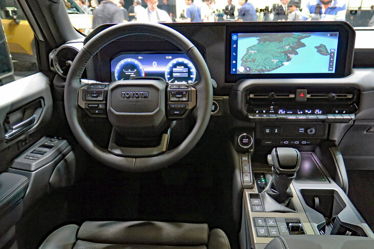 トヨタ・ランドクルーザー“250”（インストゥルメントパネルまわり）