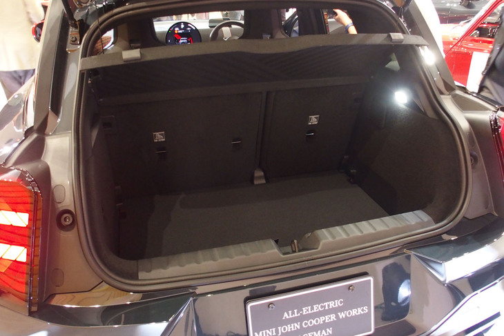 MINIジョンクーパーワークス エースマンE（荷室）