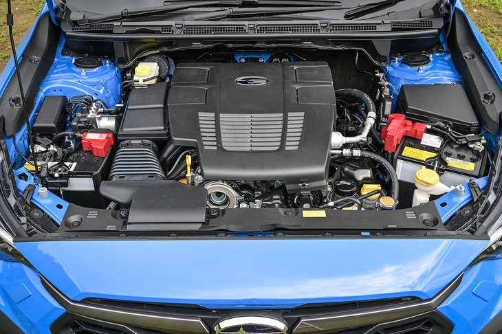 「e-BOXER」は、最高出力145PSの2リッター水平対向4気筒直噴ユニットとCVTの間に同13.6PSのモーターを挟み込み、駆動アシストや回生充電を行うマイルドハイブリッドシステムを採用している。