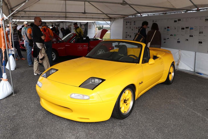 特別展示車の目玉は、2019年4月のオートモビル カウンシルでも展示された「クラブレーサー」。1989年のシカゴオートショーに参考出品されたNA型MX-5ベースのコンセプトカー。前後をワイドフェンダー化。ライトも固定式となるなど大幅の変更を受けている。これまで北米で保管されていた貴重なヒストリー車だ。