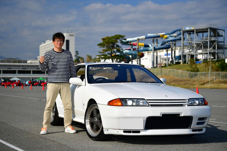 加速対決を快く引き受けてくれた、R32型「日産スカイラインGT-R」オーナーのミウラさん。（写真＝池之平昌信）