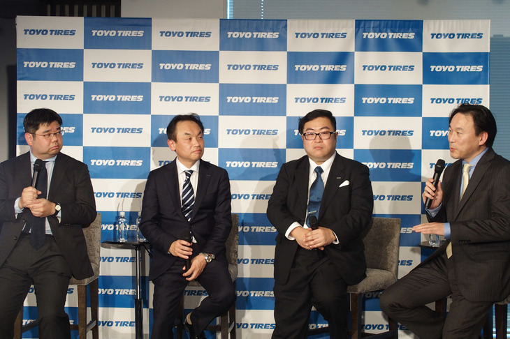 技術発表後には、タイヤセンシング技術が未来のモビリティ社会にどう貢献するかをテーマにディスカッションが行われた。登壇者は右から同技術の共同開発を行ったSASインスティテュートジャパンの執行役員・森 秀之氏、トーヨータイヤの榊原一泰氏、同じくトーヨータイヤの守屋 学氏、IHSマークイットのマネージャー・川野義昭氏。