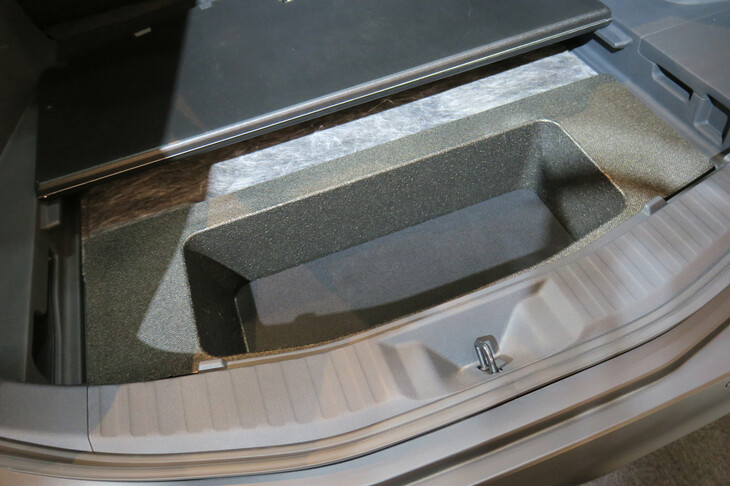 スバル・ソルテラ（床下収納）