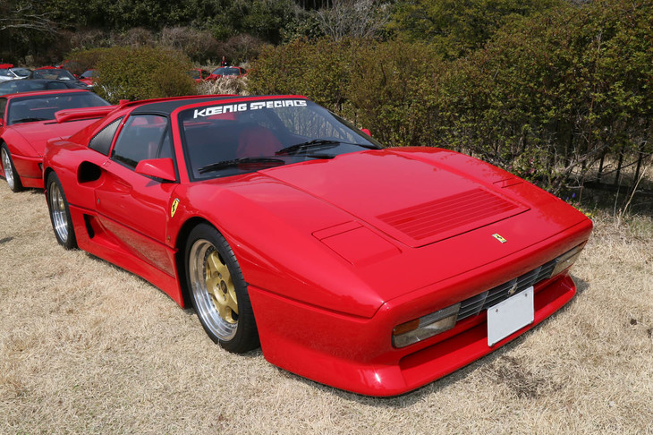 いまや絶滅危惧種となったケーニッヒのキットが組まれた「328GTS」。今回ノーマルの「328」系が多数集まり、「GTB」こそ1台だけだったが「GTS」は6台が並んだ。