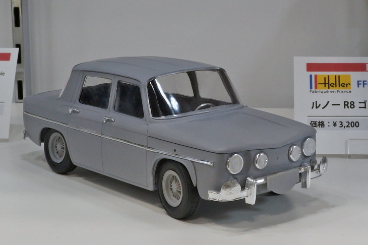 こちらはフランスの名門エレールの1/24「ルノーR8ゴルディー二」。一時は日本のユニオンモデルから再販されていたこともある、オリジナルは1970年代生まれの古いキット。今冬入荷予定で価格は3456円。同じシリーズの「アルピーヌA110 1600」も並んで展示されていた。