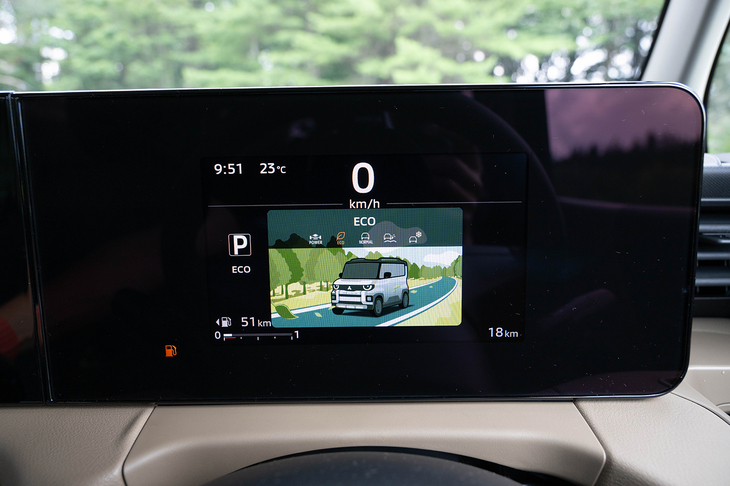 「エコ」モードではエンジンレスポンスとシフトマップが最も穏やかになる。