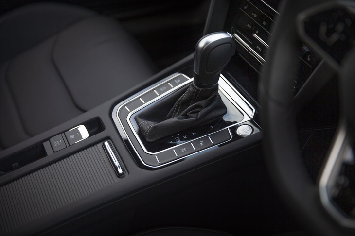 フォルクスワーゲン・アルテオン（シフトセレクター）