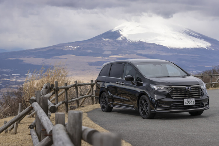 2023年12月に、約2年ぶりに国内販売が復活した「ホンダ・オデッセイ」。今回の試乗車は復活を機に新規設定された「e：HEVアブソリュートEXブラックエディション」グレード。