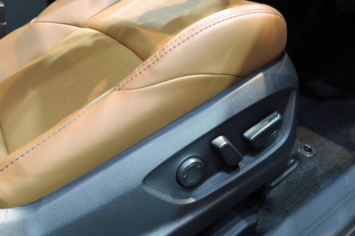 スバル・ソルテラ（パワーシートスイッチ）