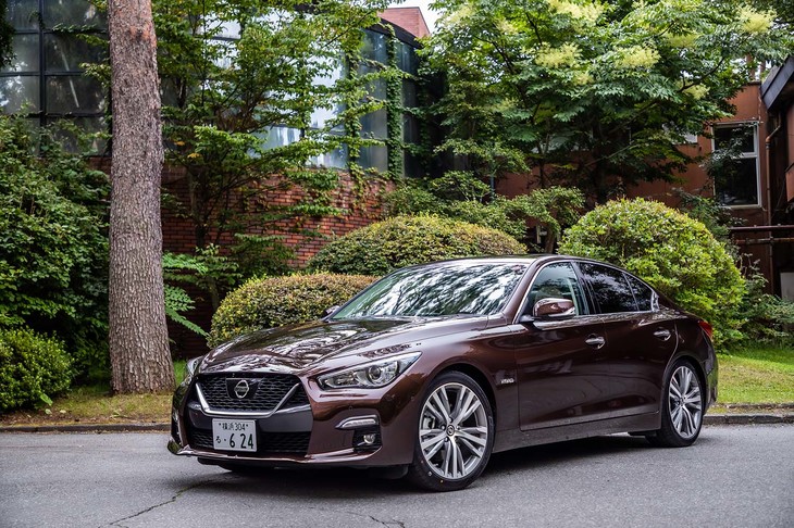 V37型「スカイライン」のマイナーチェンジモデルは、2019年7月16日に発表された。ベースとなった北米仕様の「インフィニティQ50」とは明確に異なる前後デザインが採用されている。