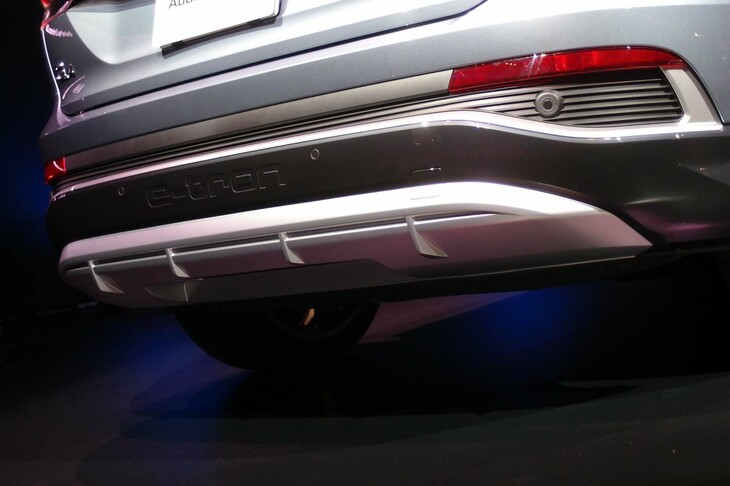 アウディQ4 40 e-tron Sライン（リアバンパー）