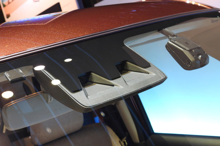 ダイハツ・ムーヴX（「スマートアシスト」のステレオカメラ）