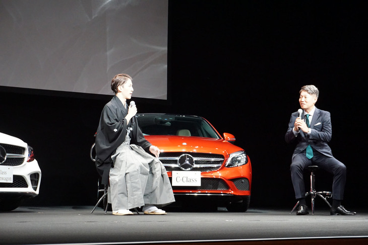 メイクを落として衣装から着替えた尾上さんが再登壇し、上野社長とトークセッションを行った。尾上家はメルセデス・ベンツオーナーが多く、子どもの頃から“クルマといえばベンツ”だったそうだ。